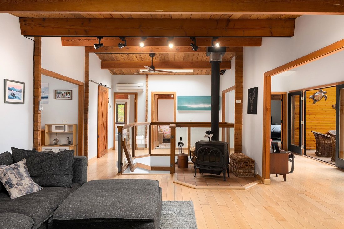 House in Bowen Island, British Columbia, Canada 3 - 18619829