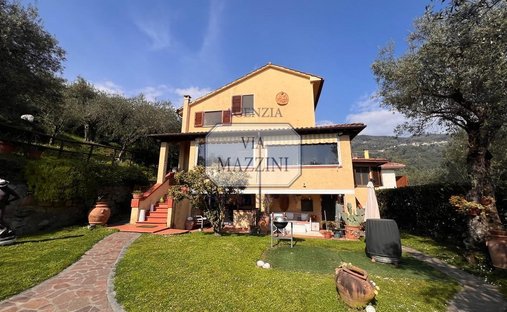 Country House in Pietrasanta, Tuscany, Italy 1
