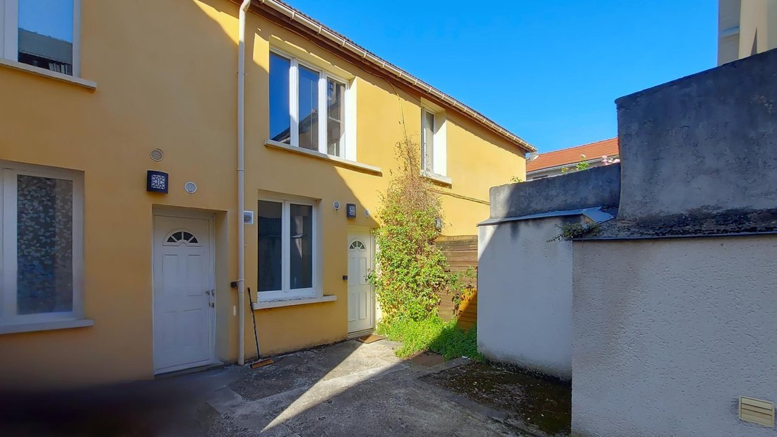 Mantes-la-Jolie, Ile-de-France, France 1 - 18126902