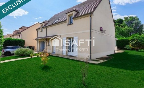 House in Champagne-sur-Oise, Ile-de-France, France 1