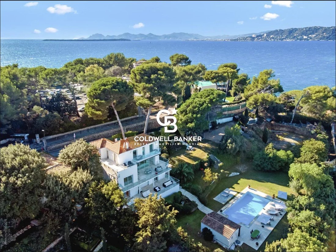 Villa in Antibes, Provence-Alpes-Côte d'Azur, France 1 - 18622540