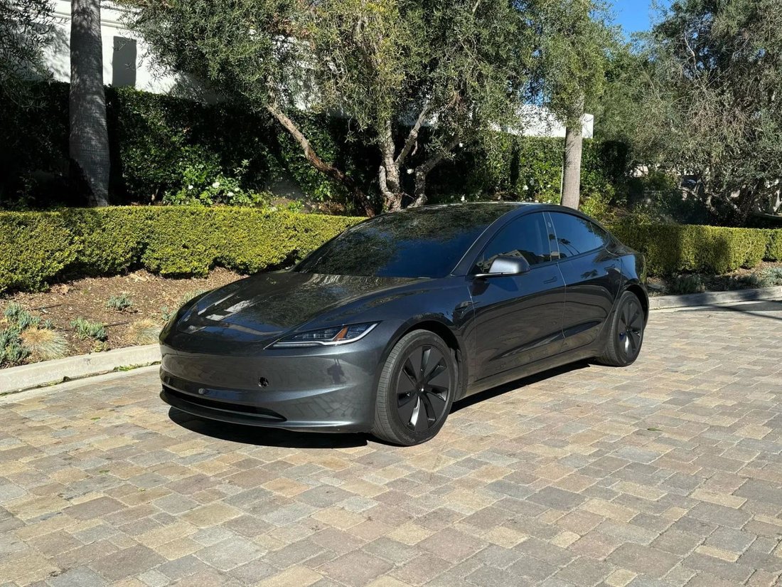 Sedan in Riverside, CA, United States 2 - 18615826