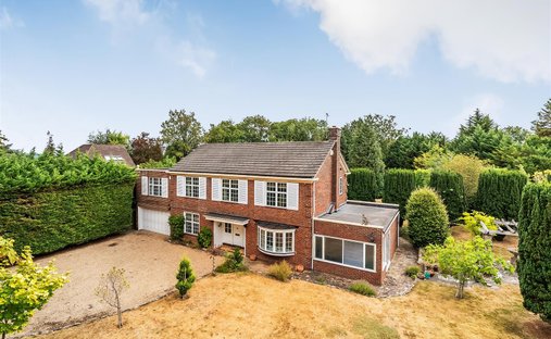 House in Hawks Hill, Fetcham, England 1