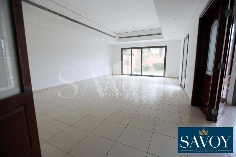 Villa in Rabdan, Abu Dhabi Emirate, United Arab Emirates 4 - 18621403