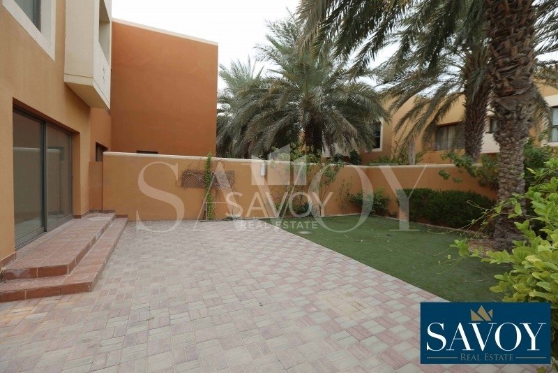 Villa in Rabdan, Abu Dhabi Emirate, United Arab Emirates 2 - 18621403