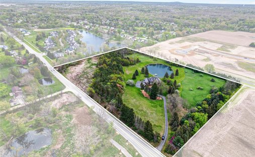 House in Lyon Charter Township, Michigan, United States 1