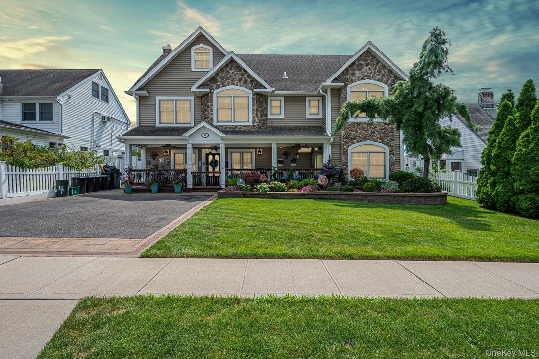 House in Levittown, New York, United States 1 - 18618576