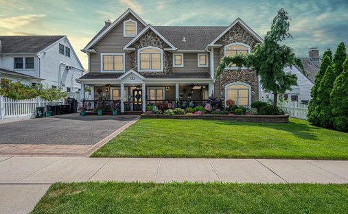 House in Levittown, New York, United States 1