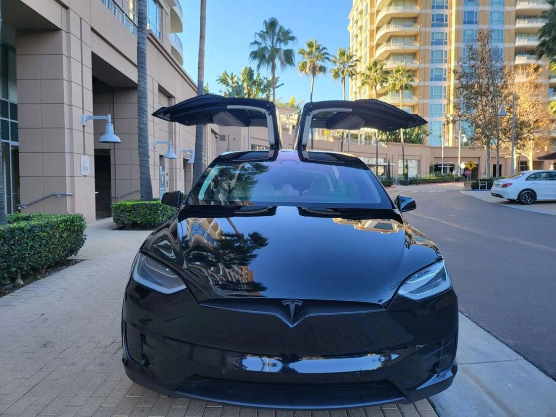 Suv in Riverside, CA, United States 2 - 18620533