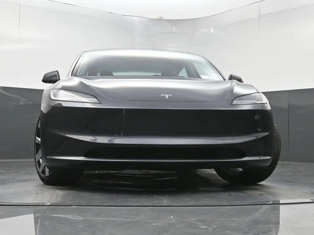 Sedan in Riverside, CA, United States 5 - 18615825