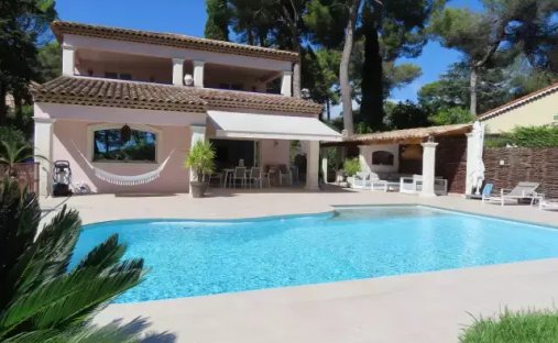 Villa in Maurice Jeanpierre, Le Cannet, France 1