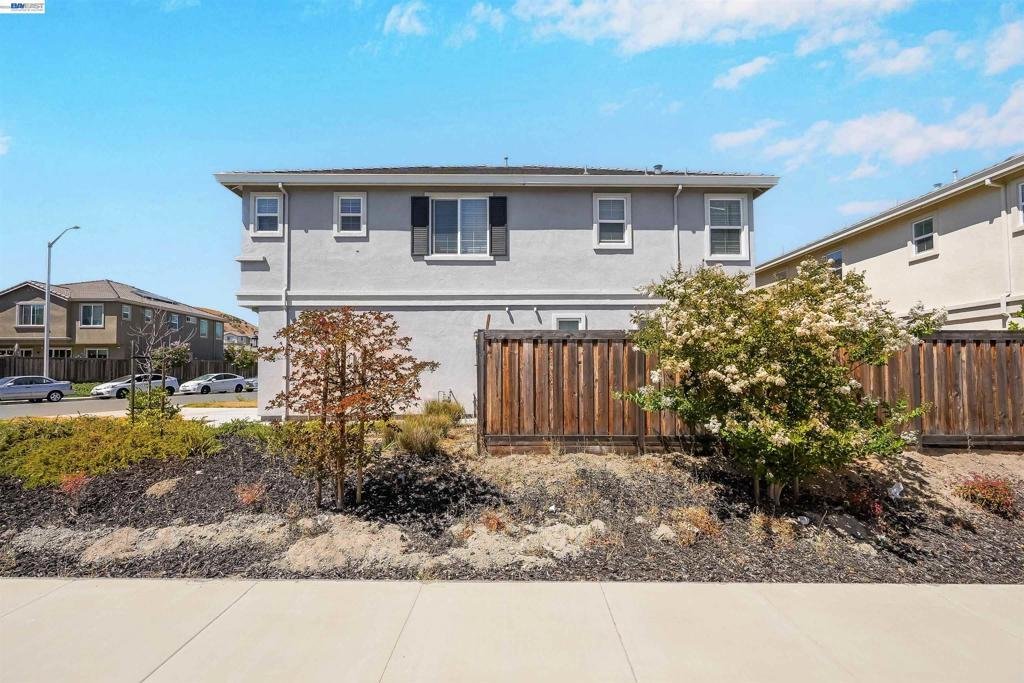 House in Pittsburg, California, United States 2 - 18620412