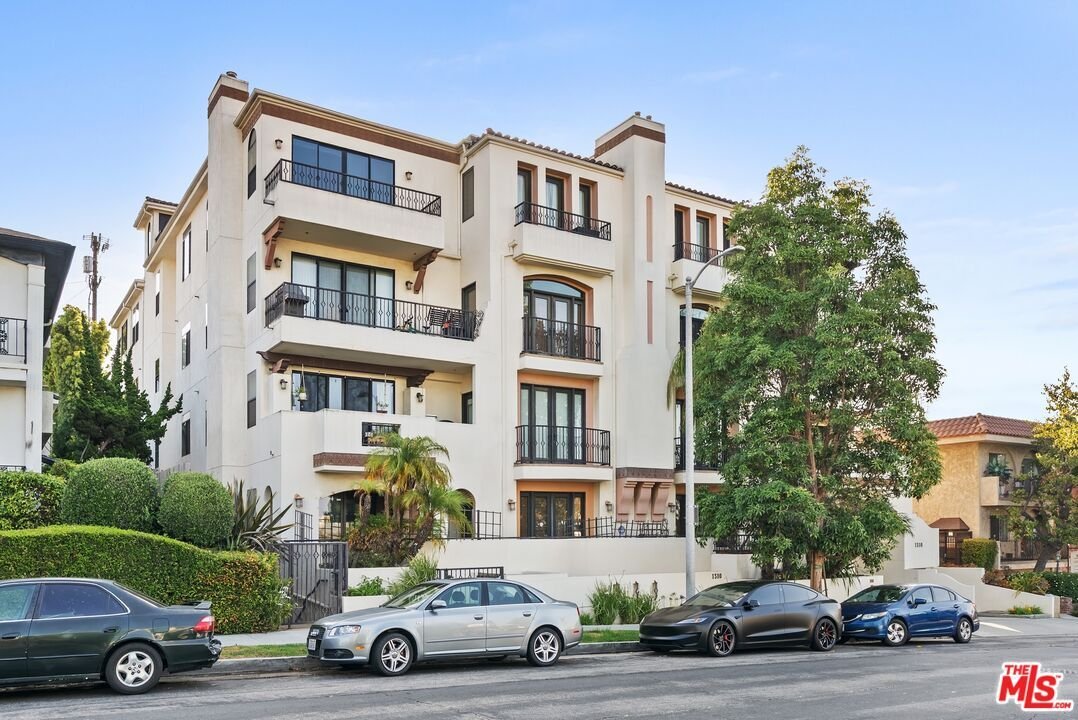 Condo in Los Angeles, California, United States 3 - 18616323