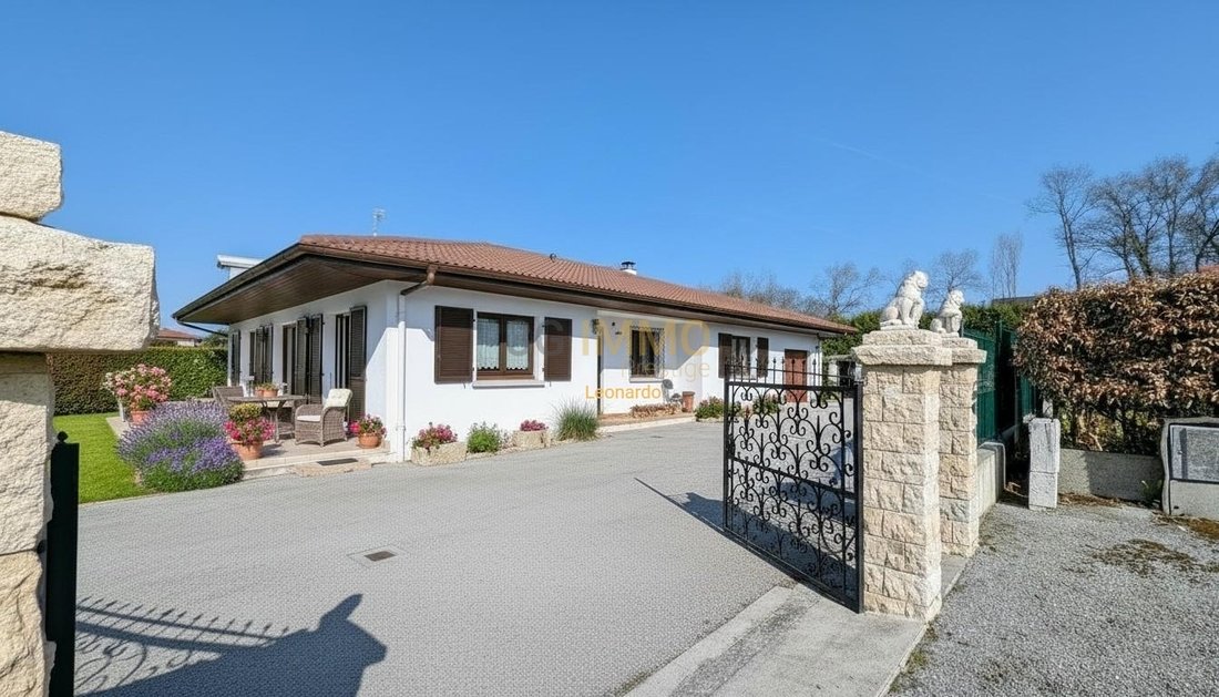 House in Vétraz-Monthoux, Auvergne-Rhône-Alpes, France 1 - 17357588