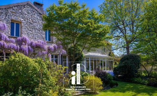 House in Fontainebleau, Ile-de-France, France 1