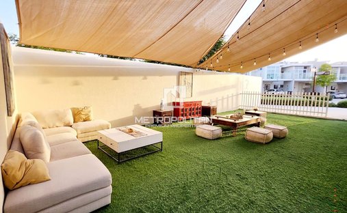Townhouse in Damac Hills 2, Dubai, United Arab Emirates 1