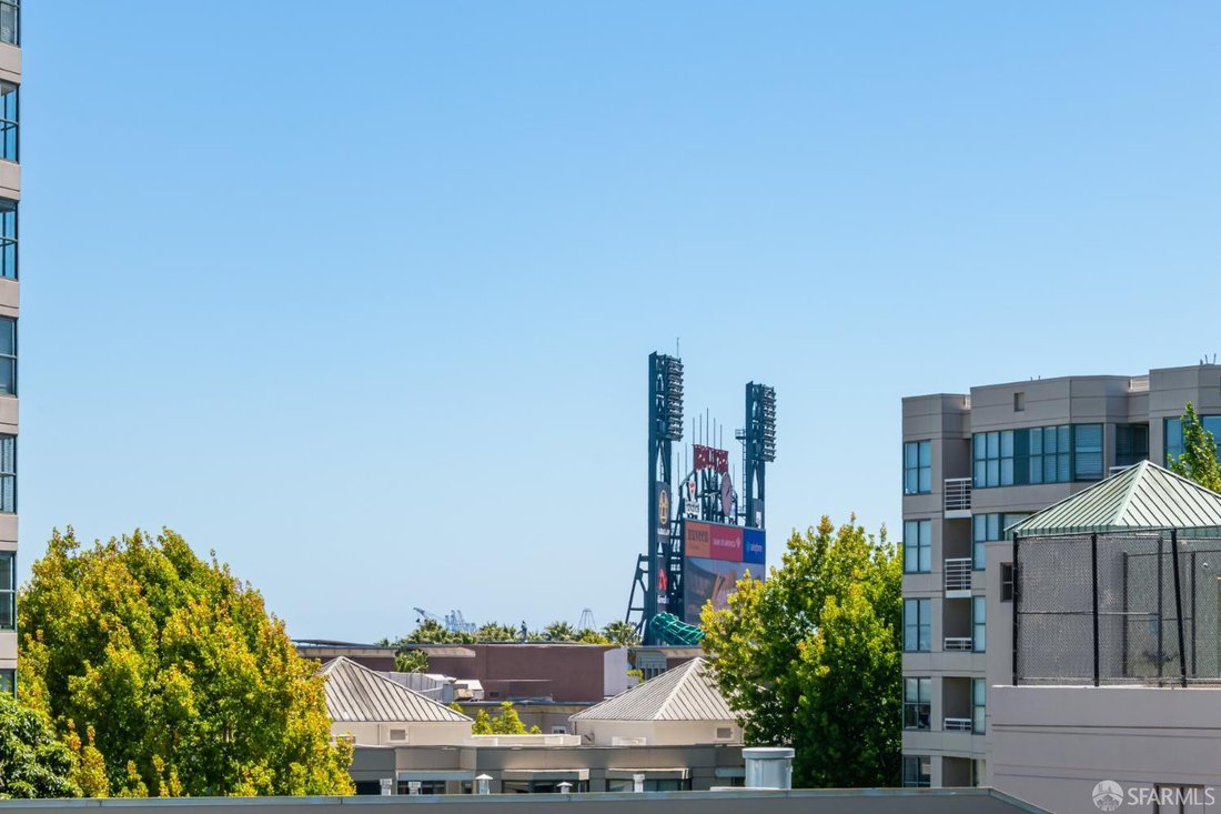 Condo in San Francisco, California, United States 5 - 18616334