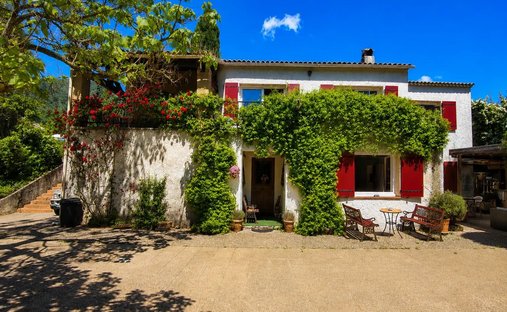 Maison à Tourrette-Levens, Provence-Alpes-Côte d'Azur, France 1