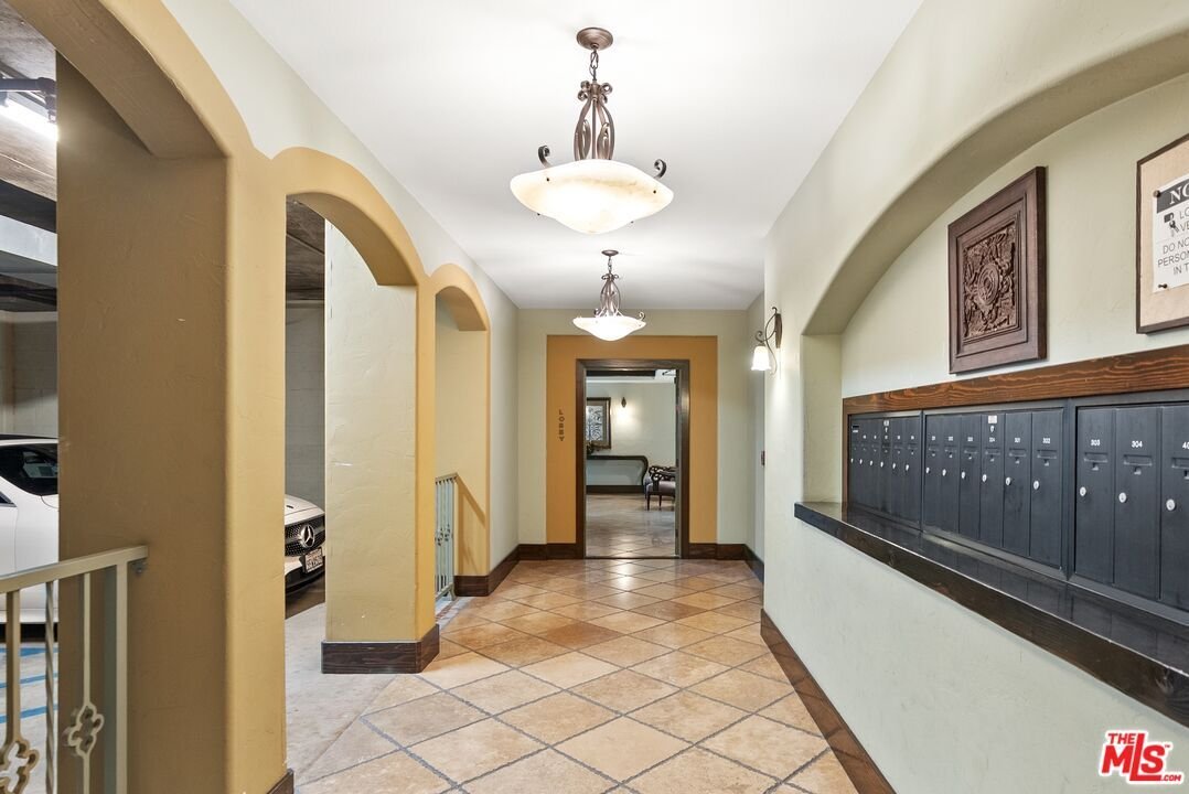 Condo in Los Angeles, California, United States 5 - 18616323