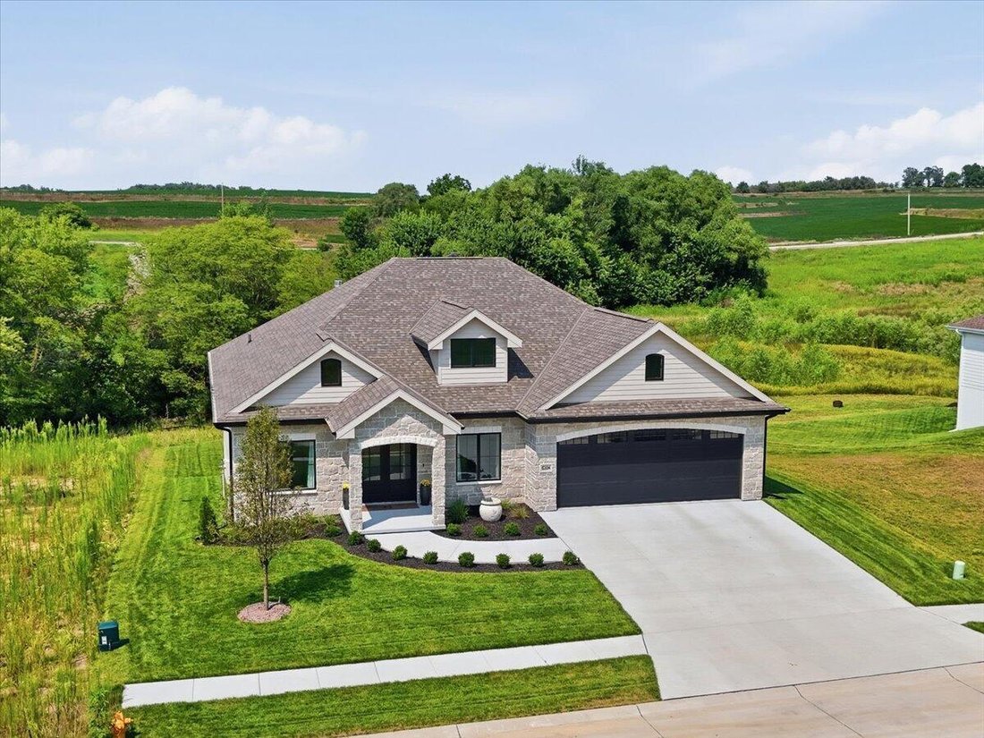 House in Council Bluffs, Iowa, United States 3 - 18621165