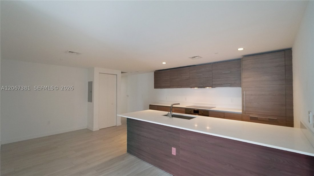 Condo in Miami, Florida, United States 4 - 18616327