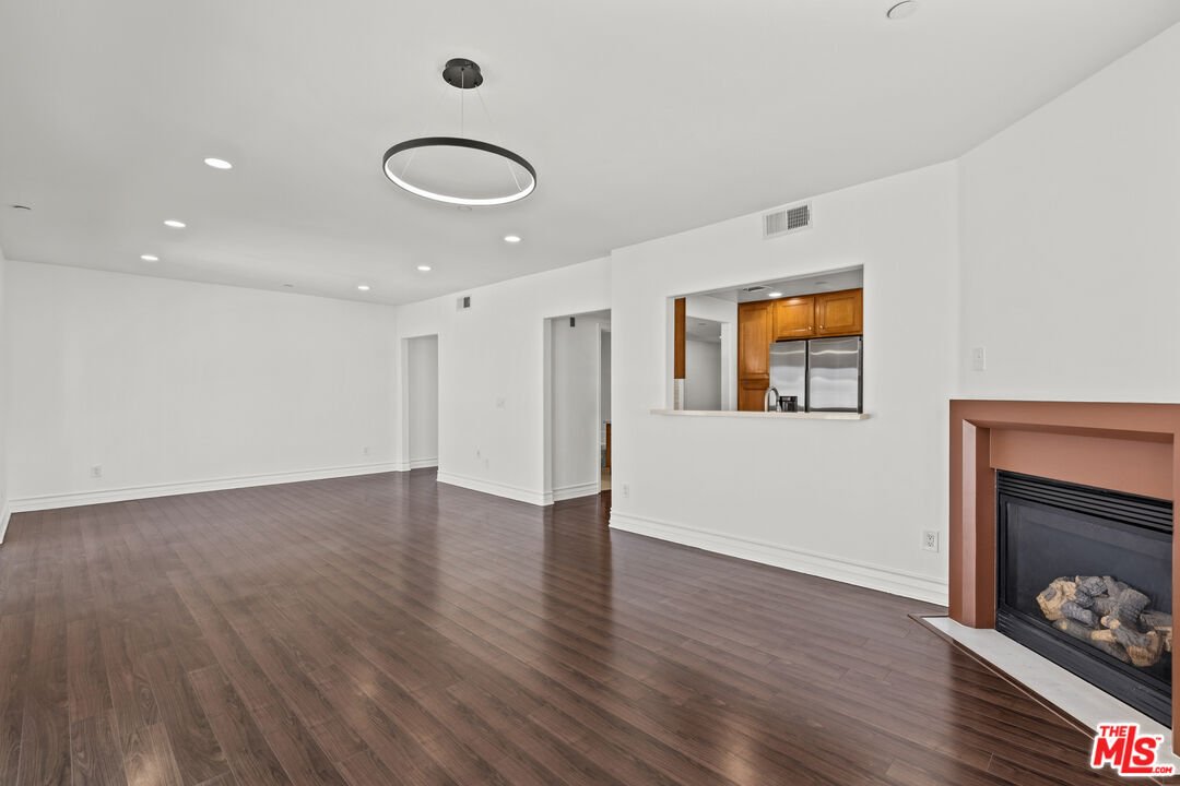 Condo in Los Angeles, California, United States 5 - 18616316