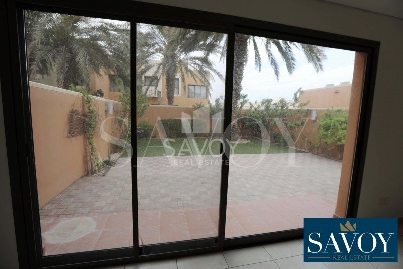 Villa in Rabdan, Abu Dhabi Emirate, United Arab Emirates 3 - 18621403