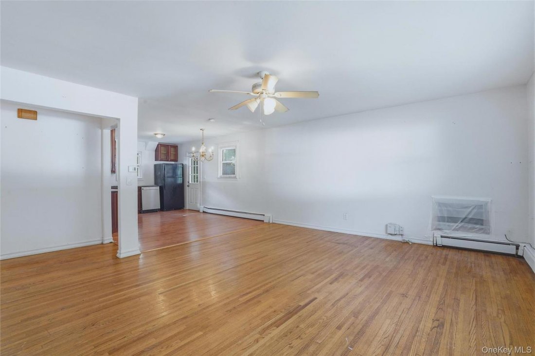 House in Yonkers, New York, United States 5 - 18615957