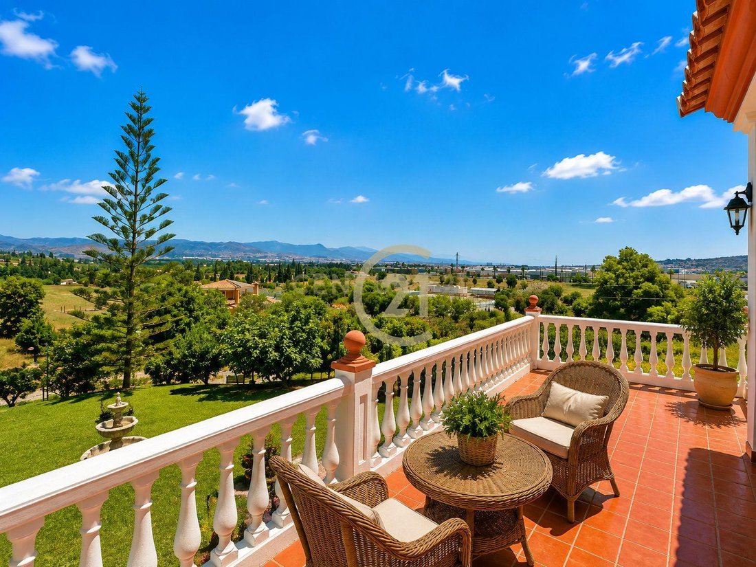 Villa in Alhaurin de la Torre, Andalusia, Spain 1 - 18622505