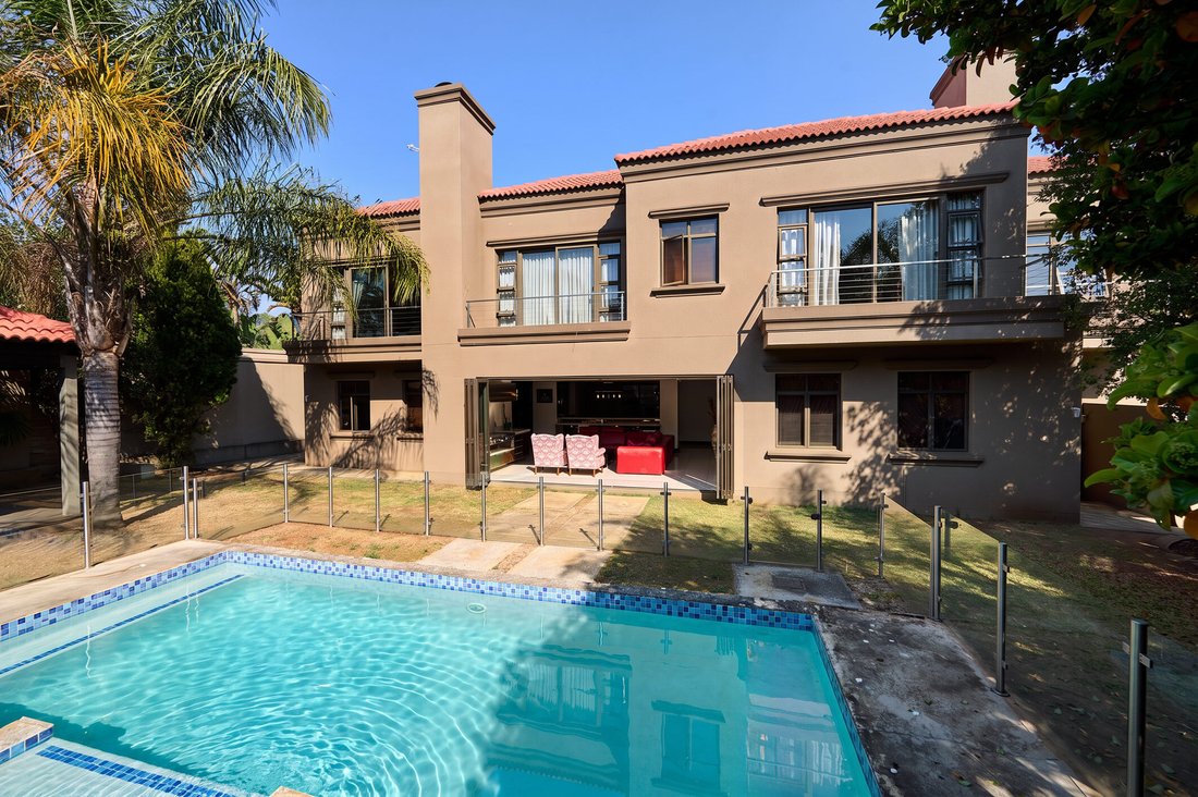 Country House in Khyber Rock, Gauteng, South Africa 1 - 18622969