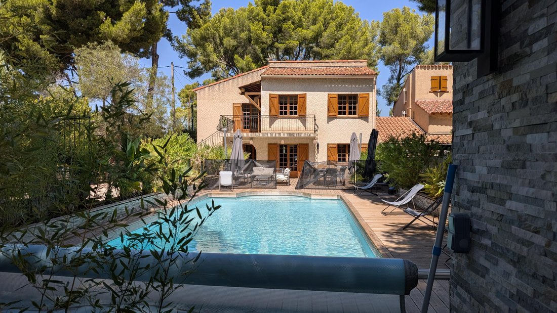 Villa in Saint-Cyr-sur-Mer, Provence-Alpes-Côte d'Azur, France 2 - 18321694