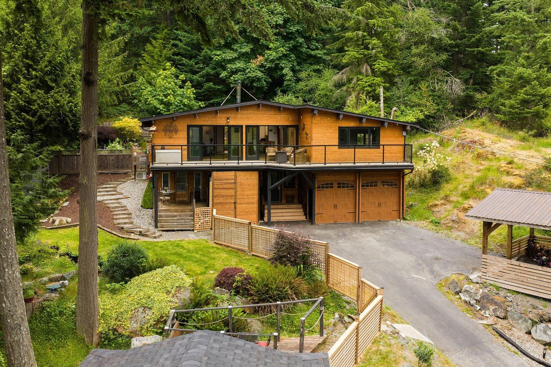 House in Bowen Island, British Columbia, Canada 1 - 18619829