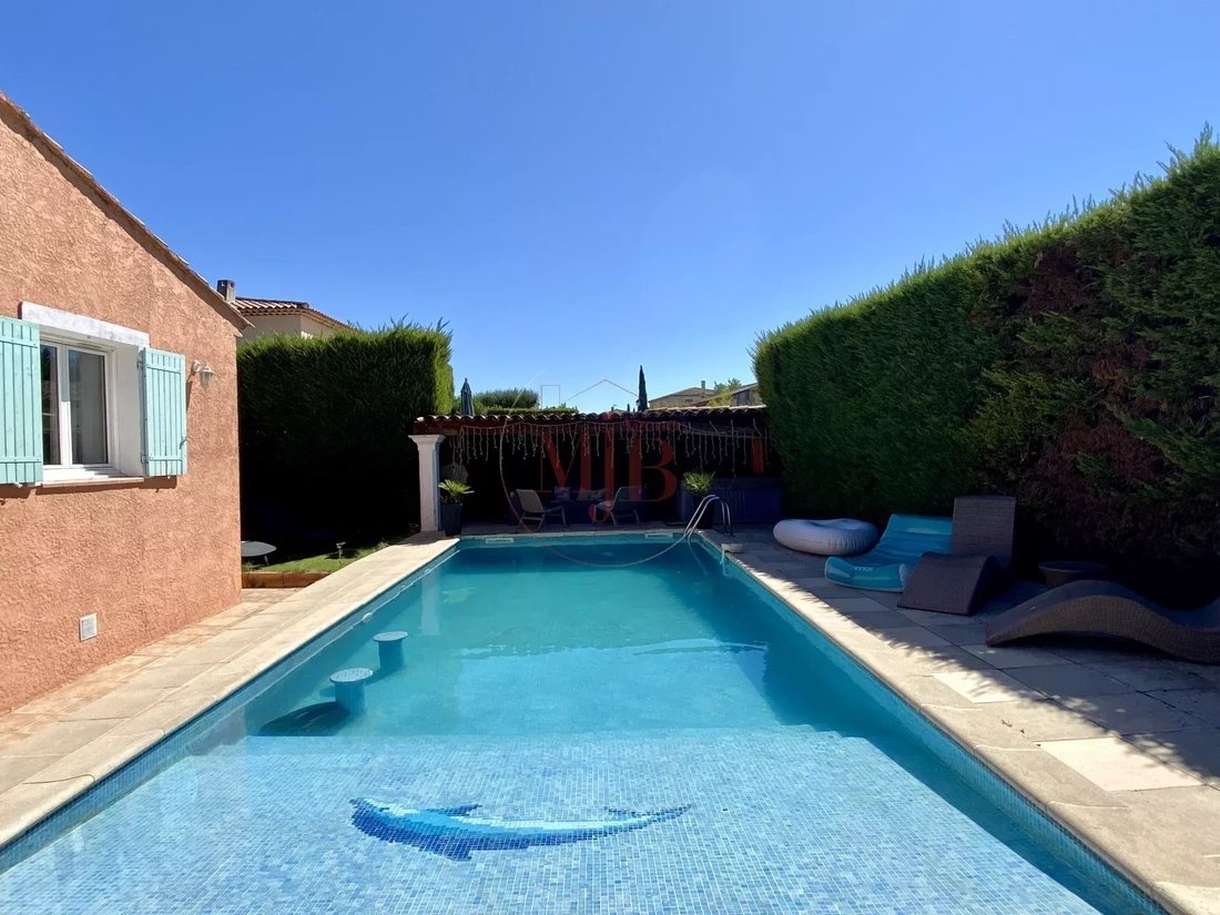 Villa in Châteauneuf-le-Rouge, Provence-Alpes-Côte d'Azur, France 2 - 16970918