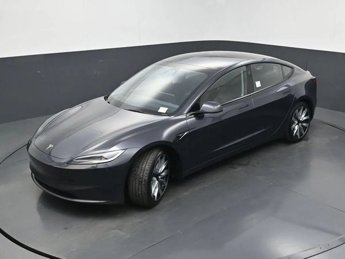 Sedan in Riverside, CA, United States 3 - 18615825
