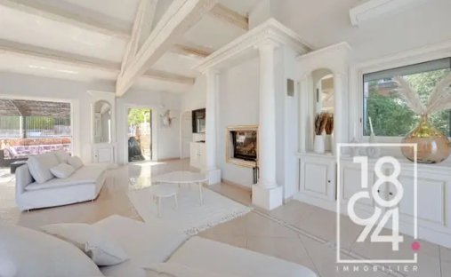 House in Zone Est Diffuse, Saint-Tropez, France 1