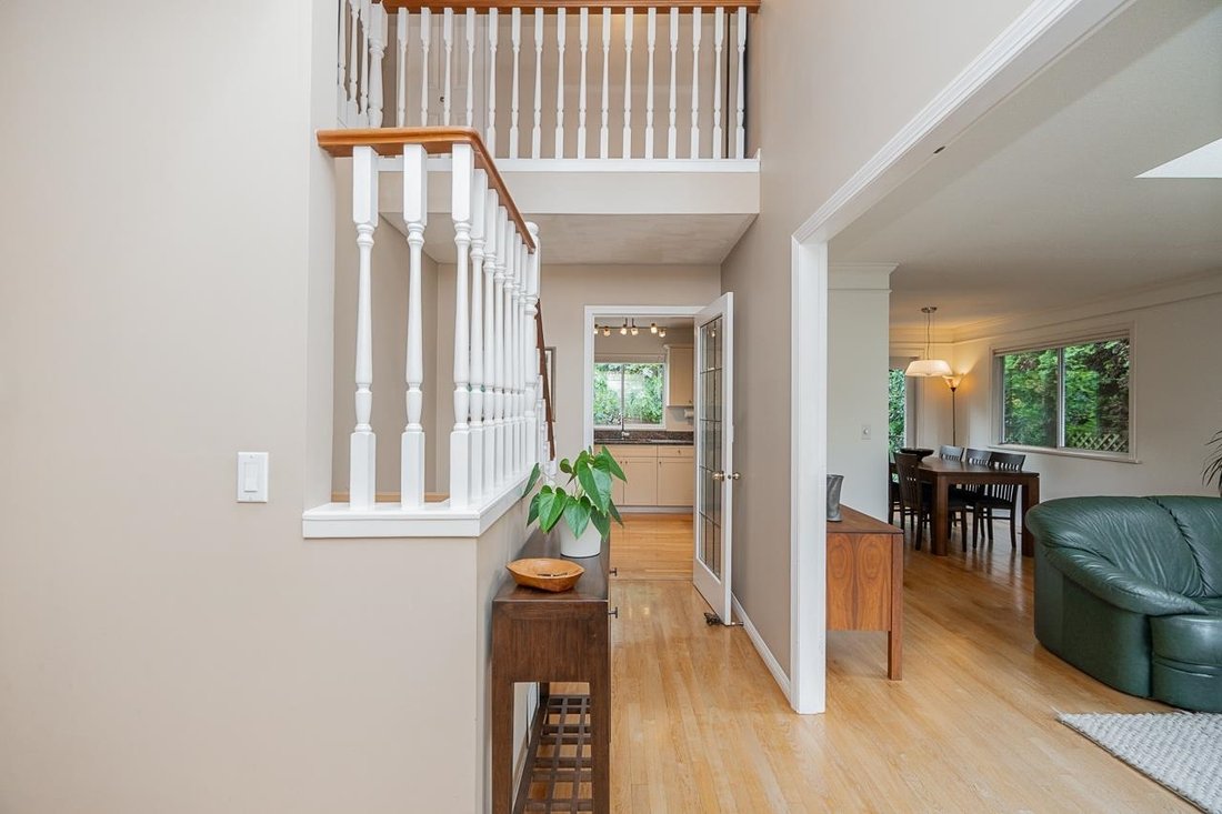 House in Surrey, British Columbia, Canada 5 - 18619805