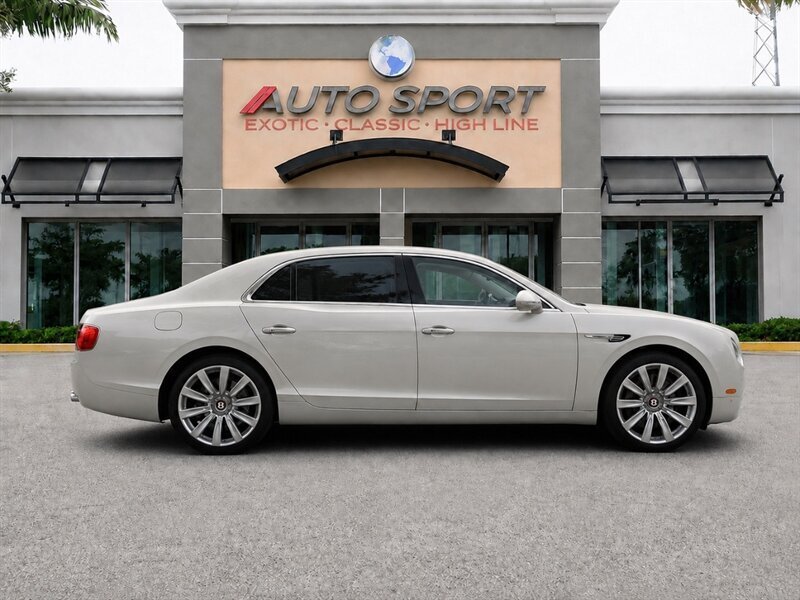 Sedan in Boca Raton, Florida, United States 5 - 11811497