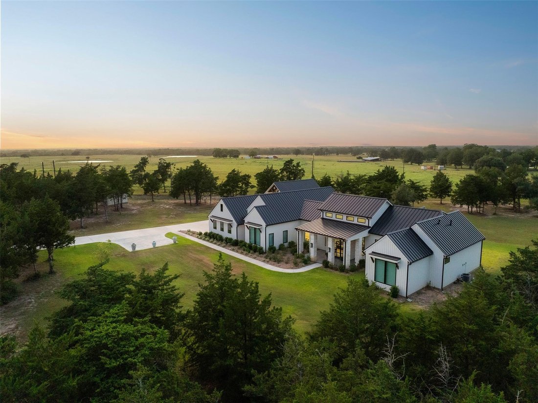 House in Carmine, Texas, United States 1 - 18621347
