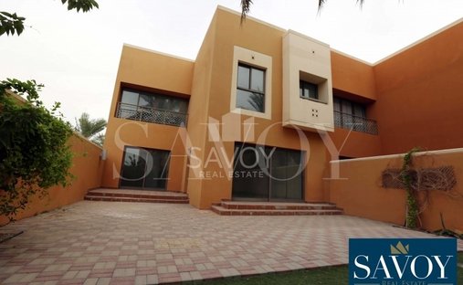 Villa in Rabdan, Abu Dhabi Emirate, United Arab Emirates 1