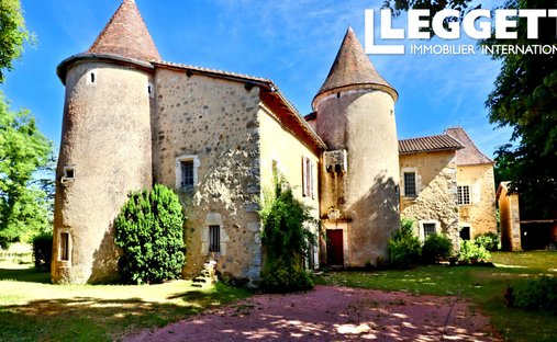 Castle in Vilhonneur, Moulins-sur-Tardoire, France 1