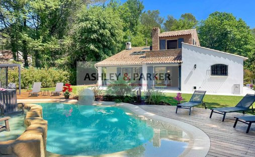 Villa in Nord, Roquefort-les-Pins, France 1