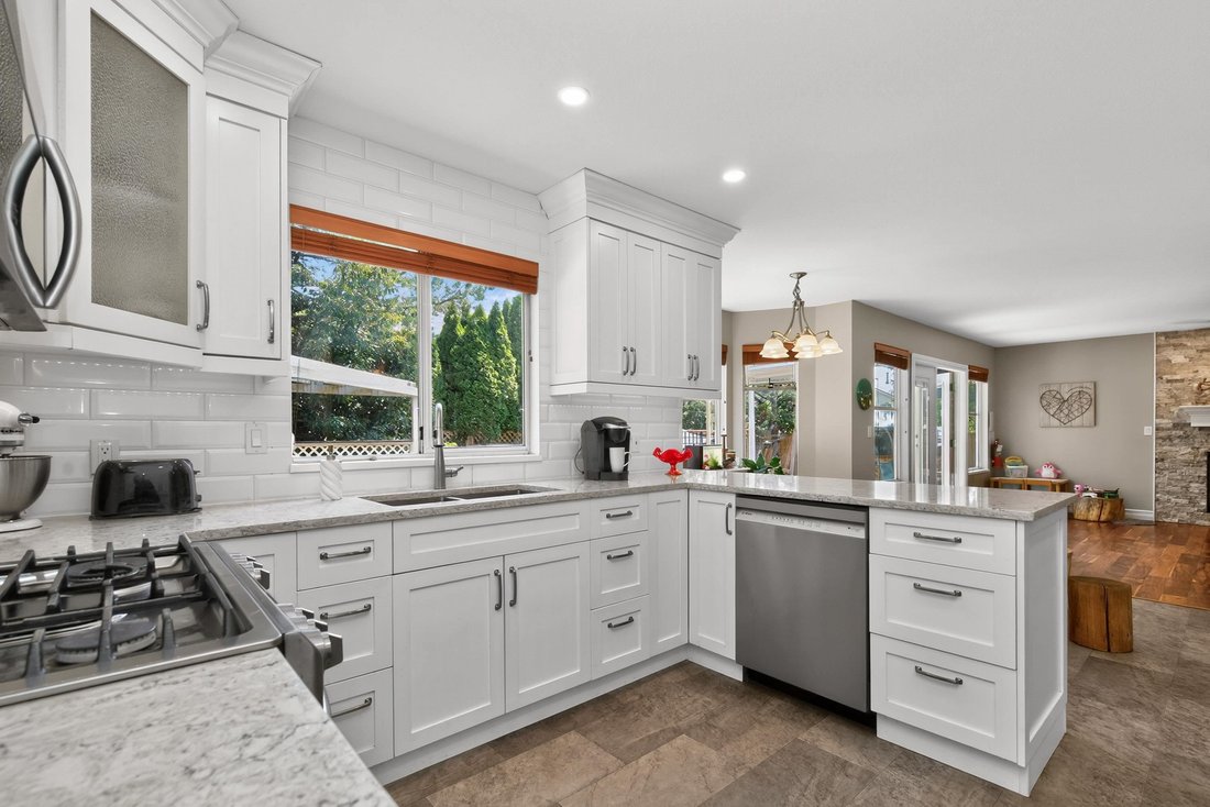 House in Surrey, British Columbia, Canada 3 - 18603850