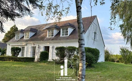 House in Saint-Martin-en-Biere, Ile-de-France, France 1