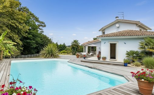 Villa in Saint-Jean-de-Marsacq, Nouvelle-Aquitaine, France 1