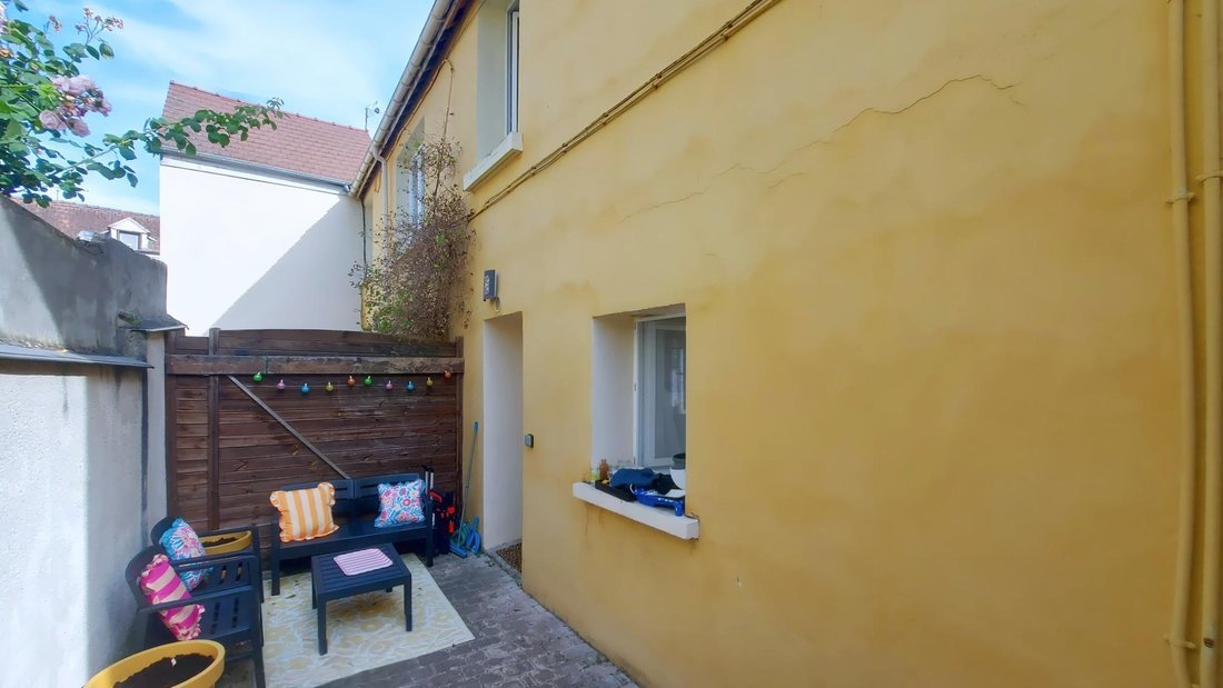 Mantes-la-Jolie, Ile-de-France, France 4 - 18126902
