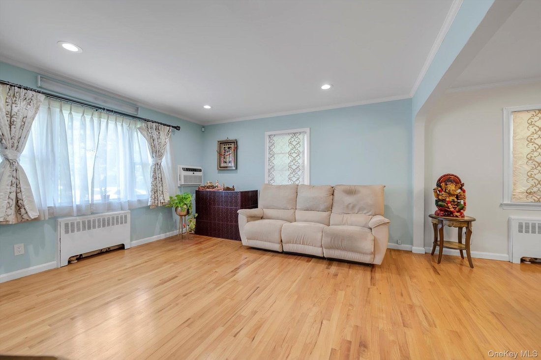 House in North New Hyde Park, New York, United States 3 - 18585169