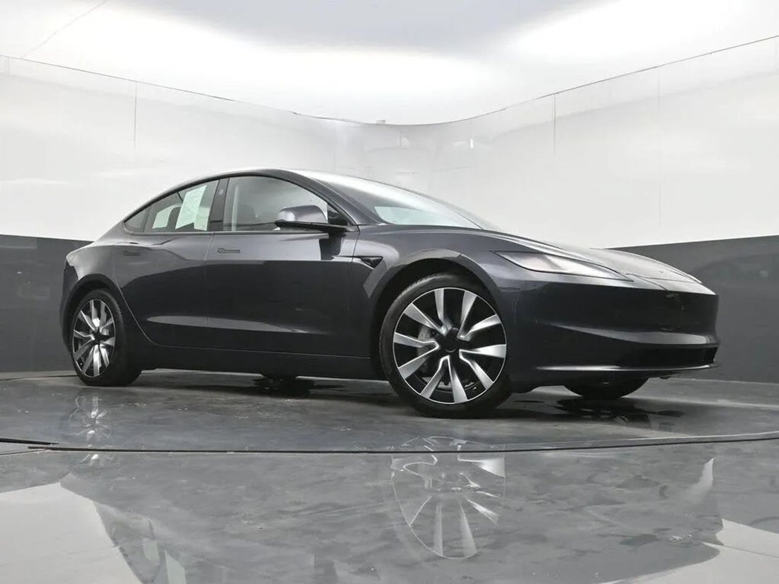 Sedan in Riverside, CA, United States 4 - 18615825
