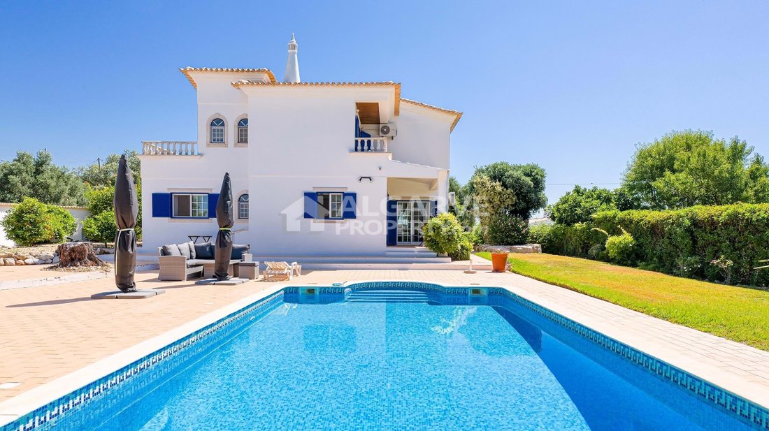 Villa in Loule (Sao Clemente), Algarve, Portugal 1 - 18619103