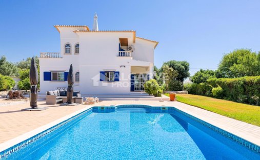 Villa in Loule (Sao Clemente), Algarve, Portugal 1