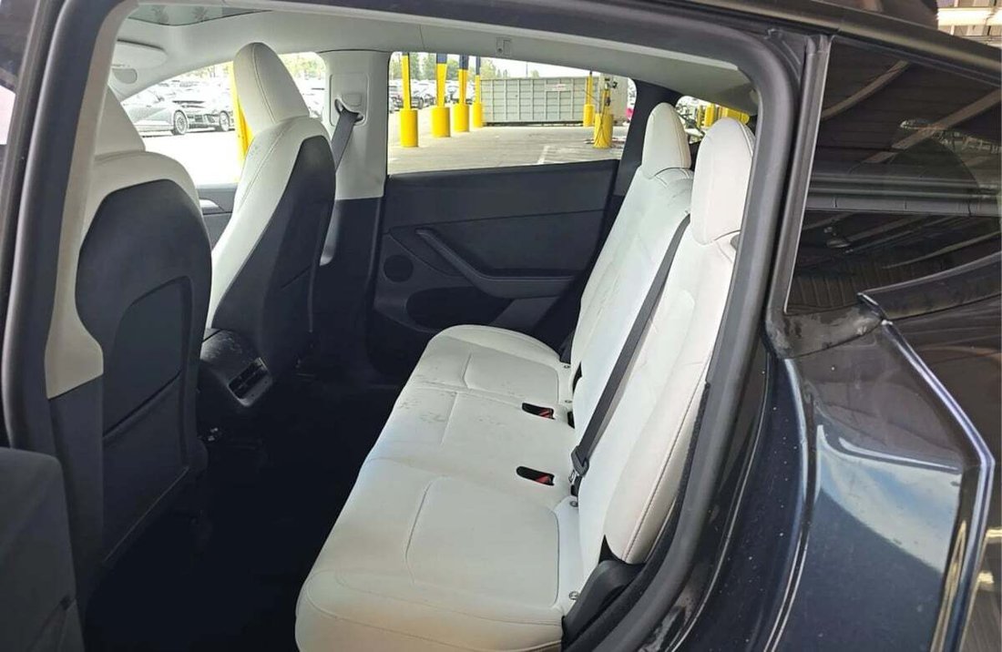 Suv in Newport Beach, CA, United States 4 - 18615870